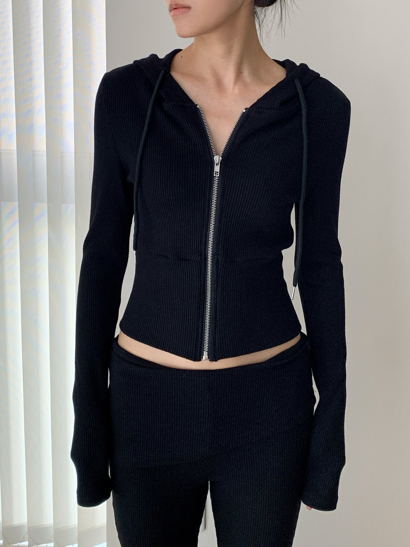 Ribbed Fitted Cropped Zip-Up Hoodie