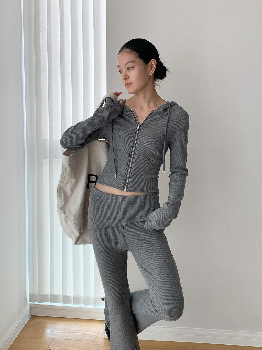 Ribbed Fitted Cropped Zip-Up Hoodie