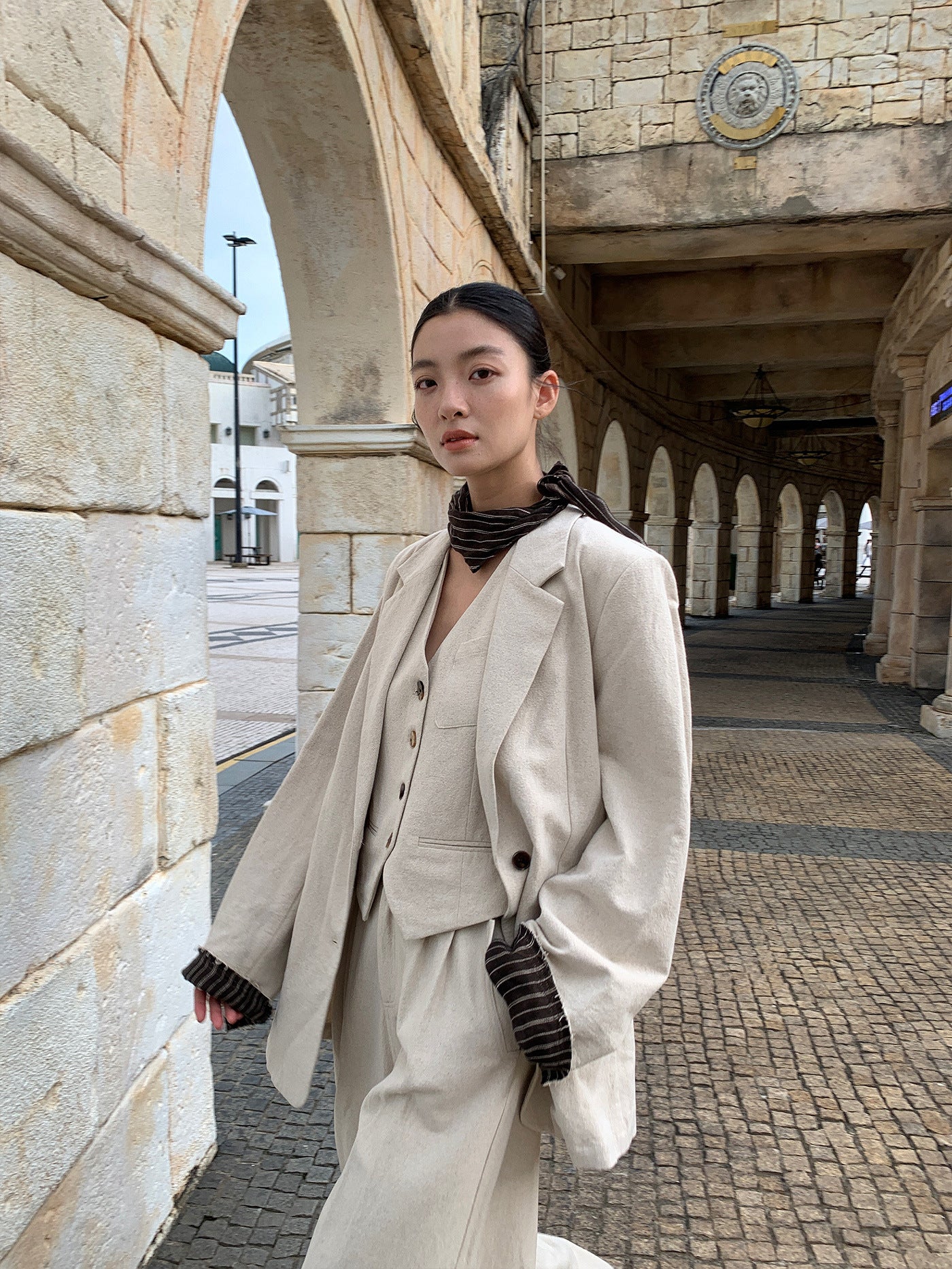 Stylish Folded Sleeve Linen Blazer