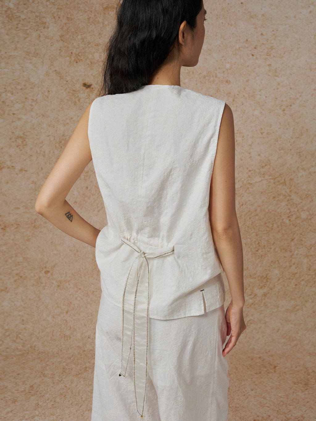 Textured V-neck Sleeveless Vest