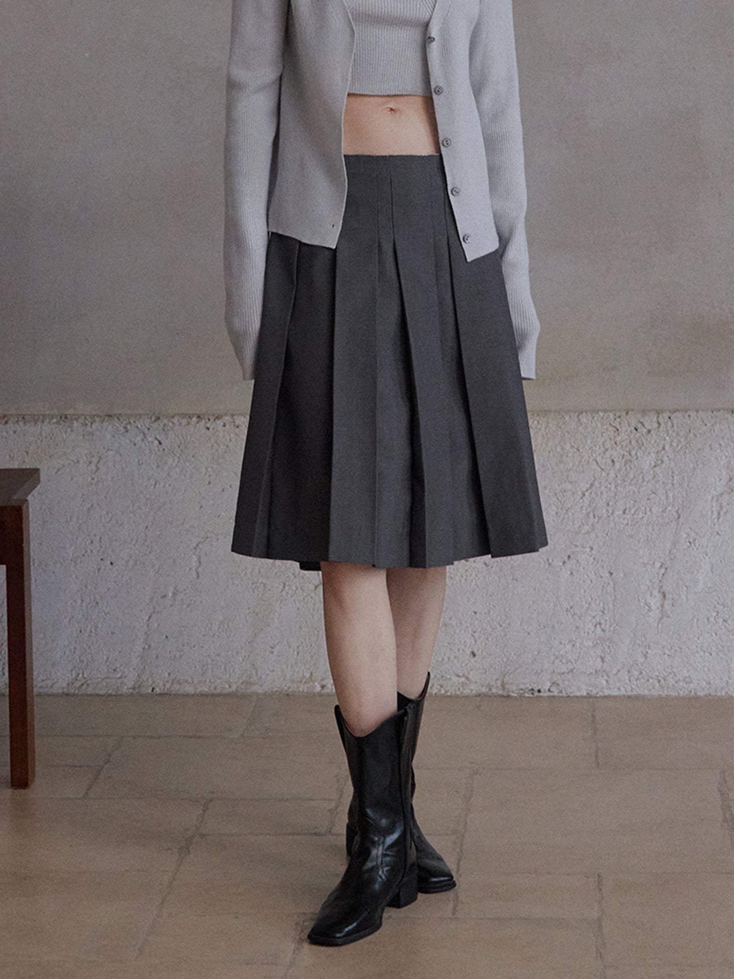 Raw Edge Contrast Classic Pleated Midi Skirt