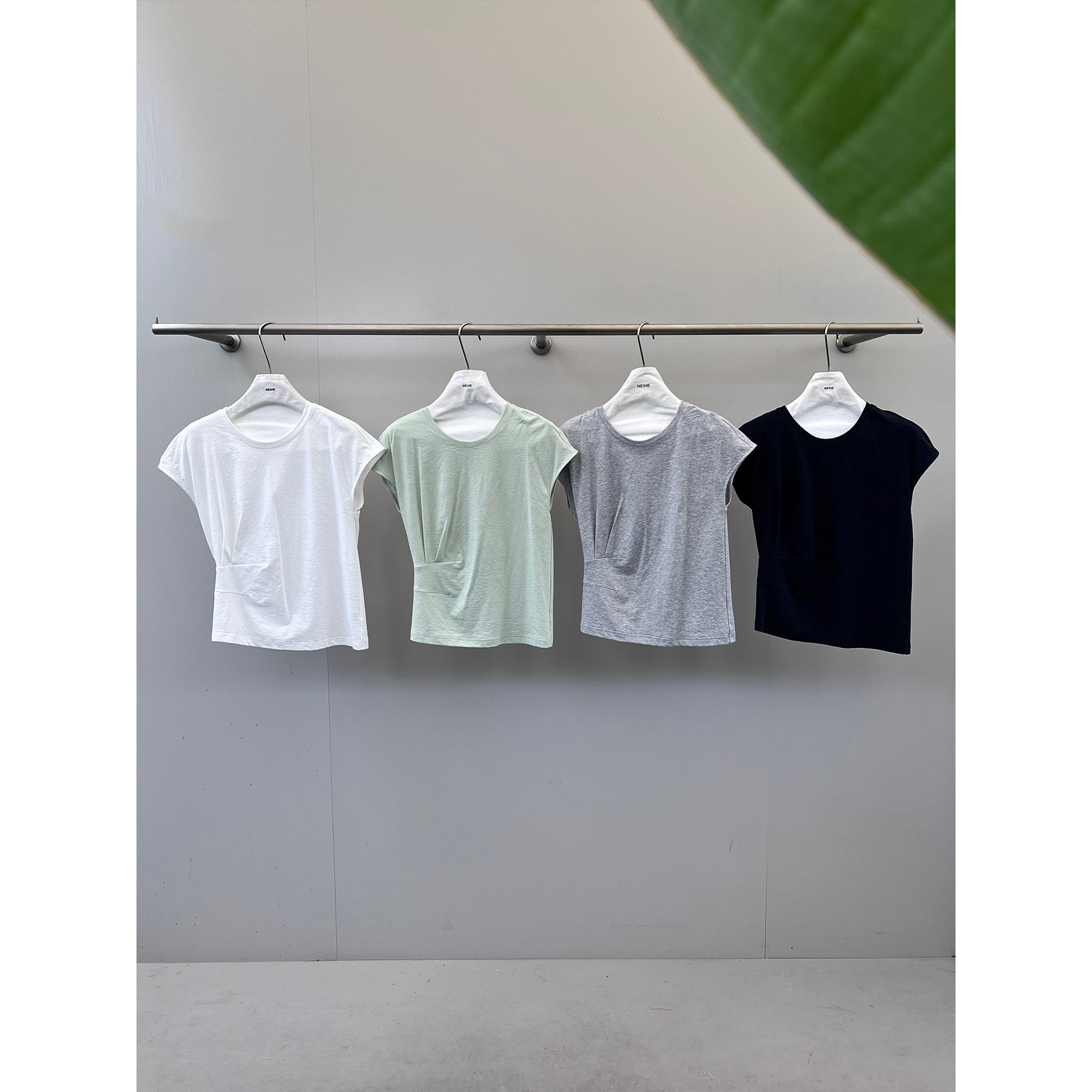 Minimalist Side Pleats Basic T-Shirt