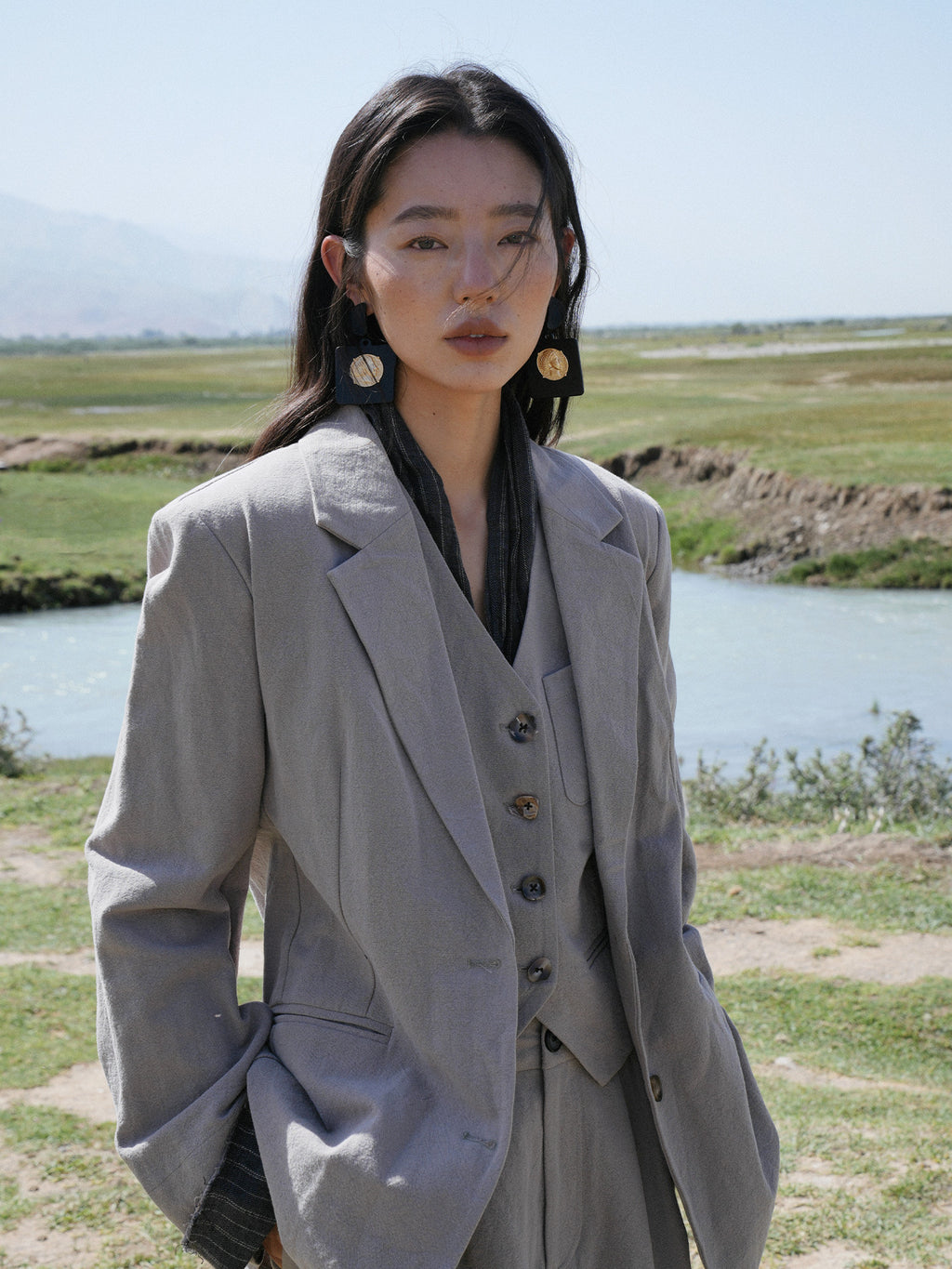 Stylish Folded Sleeve Linen Blazer