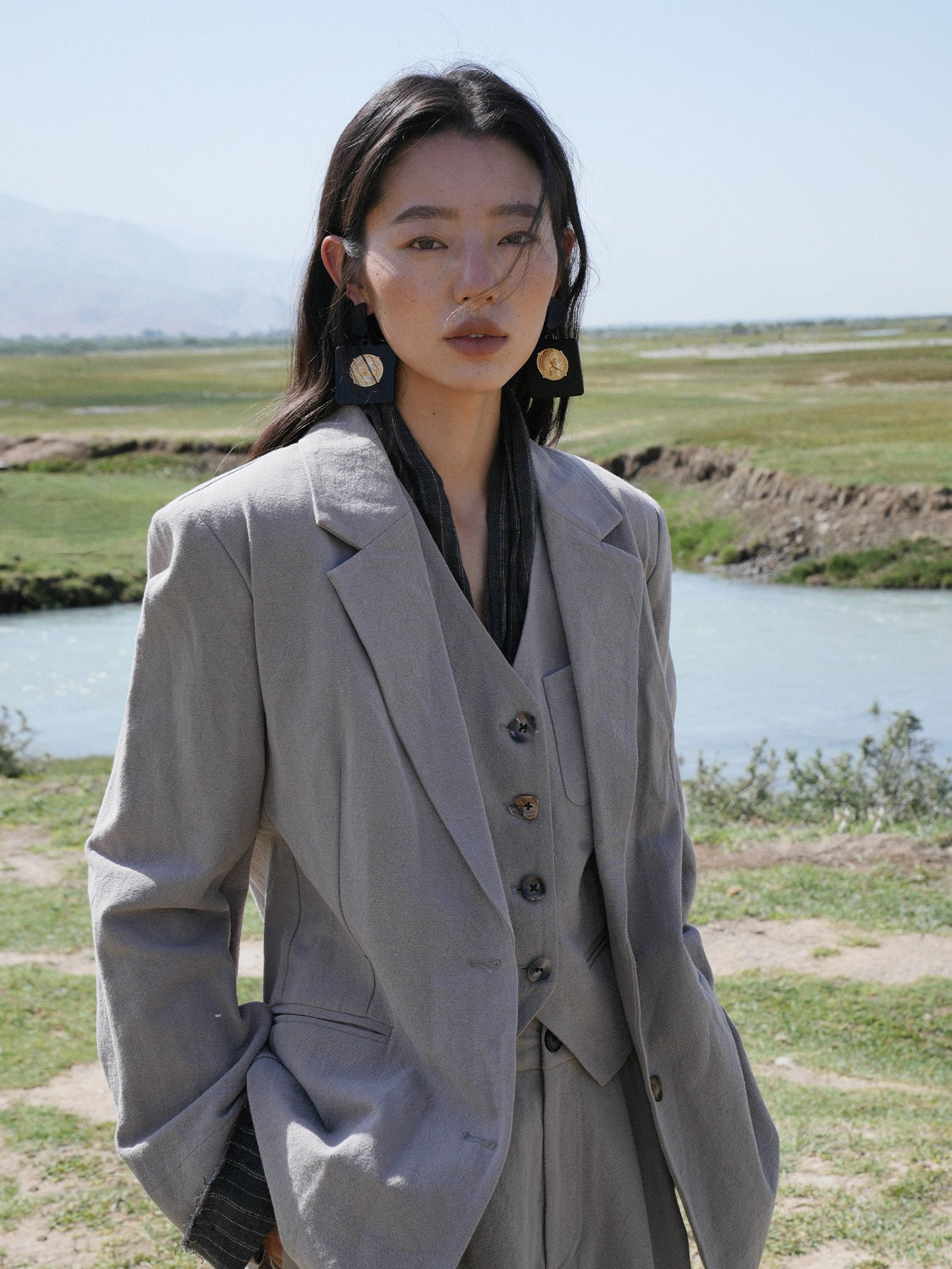 Stylish Folded Sleeve Linen Blazer