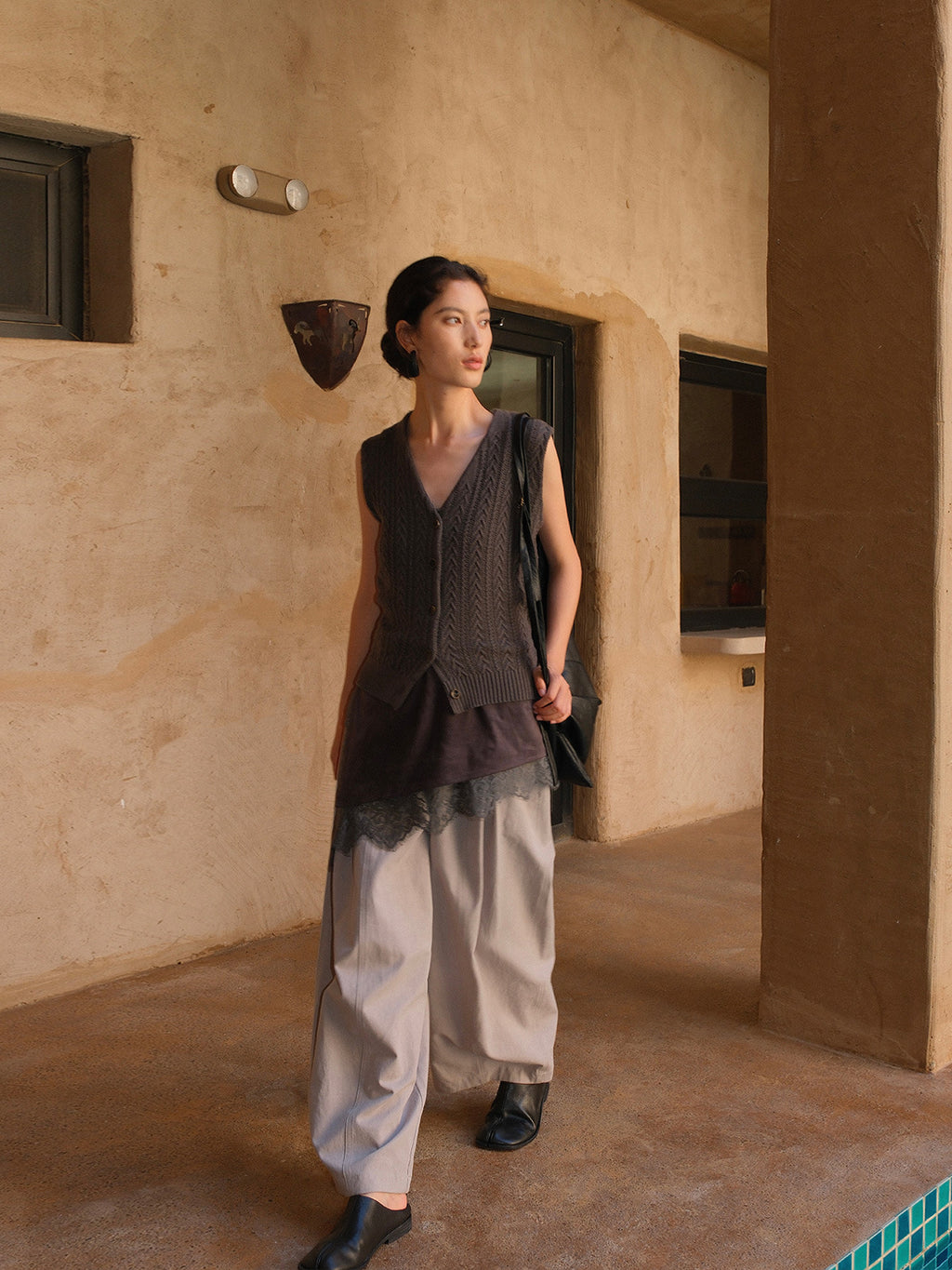 Merard Twisted V-Neck Knit Sleeveless Sweater Vest