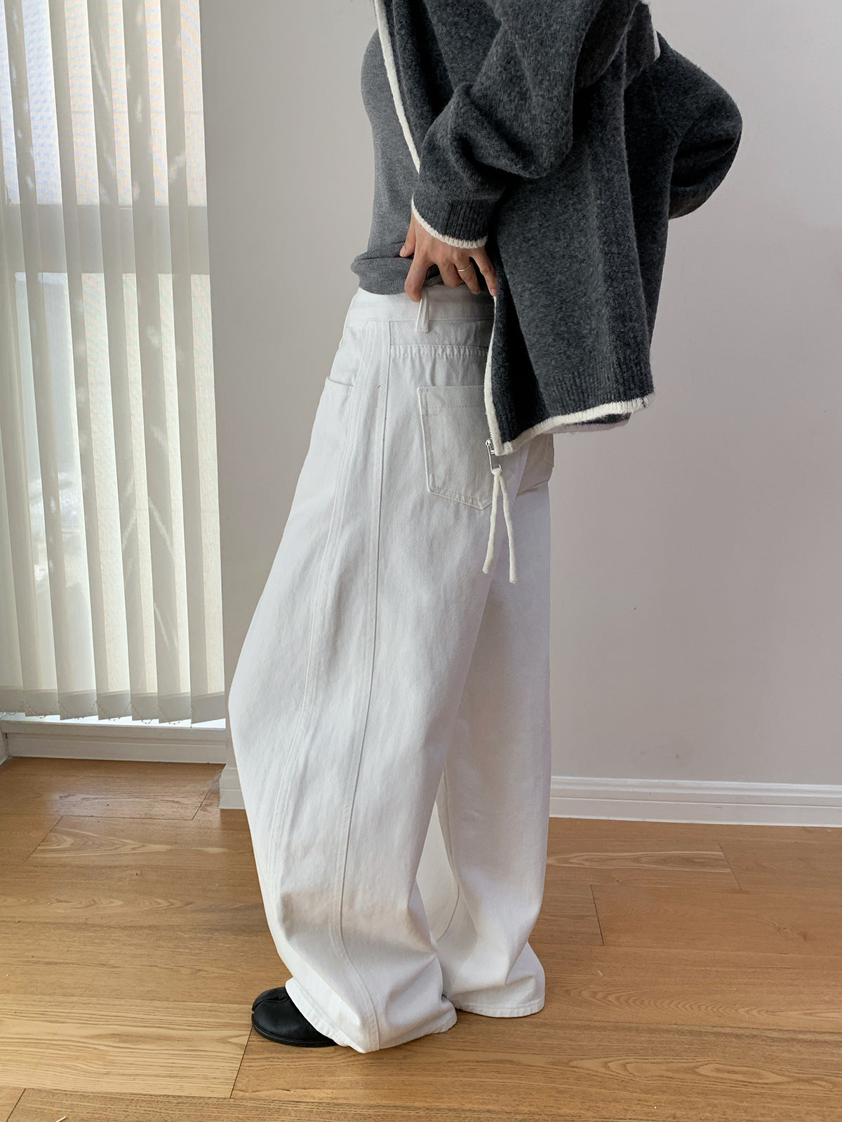 Solid Color High-Waisted Curved Seam Wide Leg Jeans