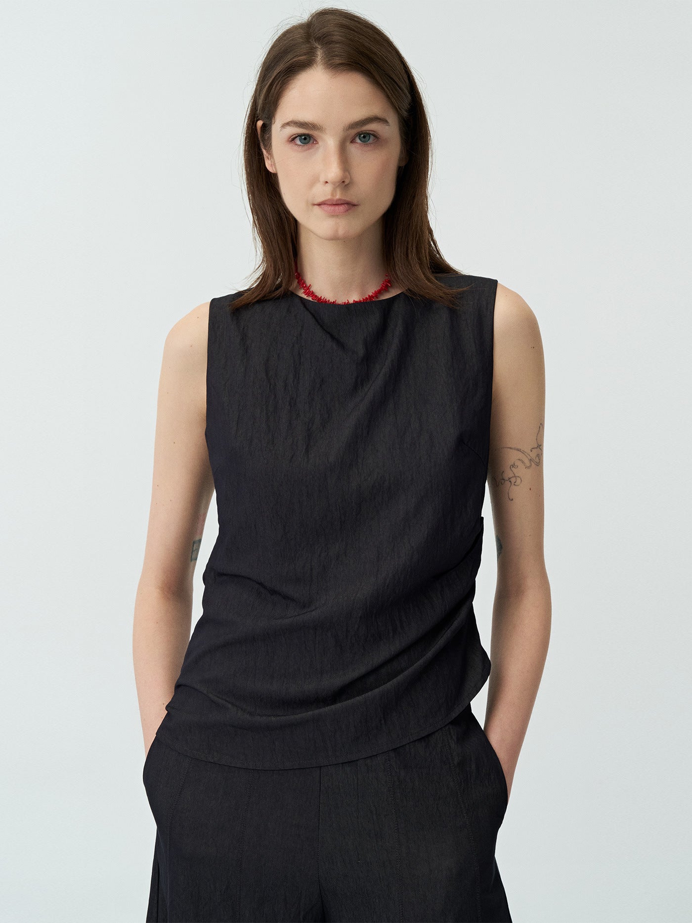 Crew Neck Sleeveless Hollow Back Side Ruched Tank Top