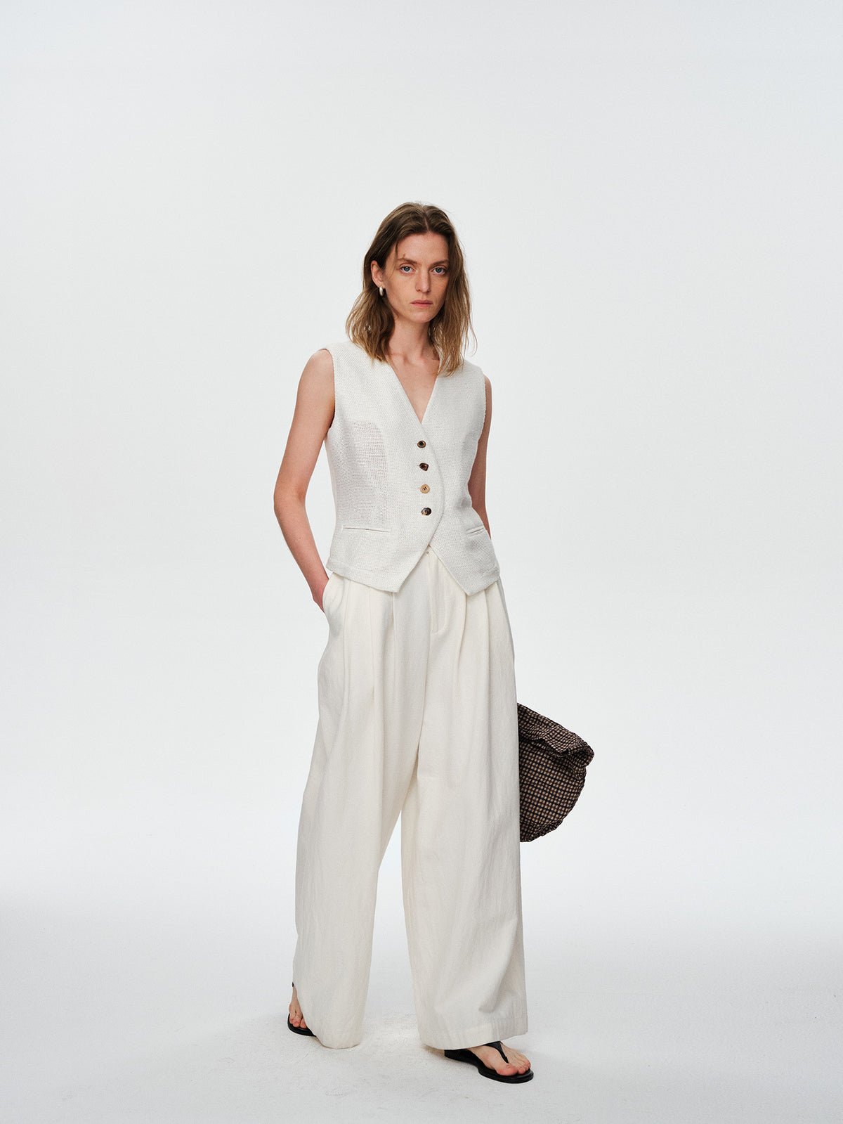 Relaxed Pleated Wide-Leg Linen Pants