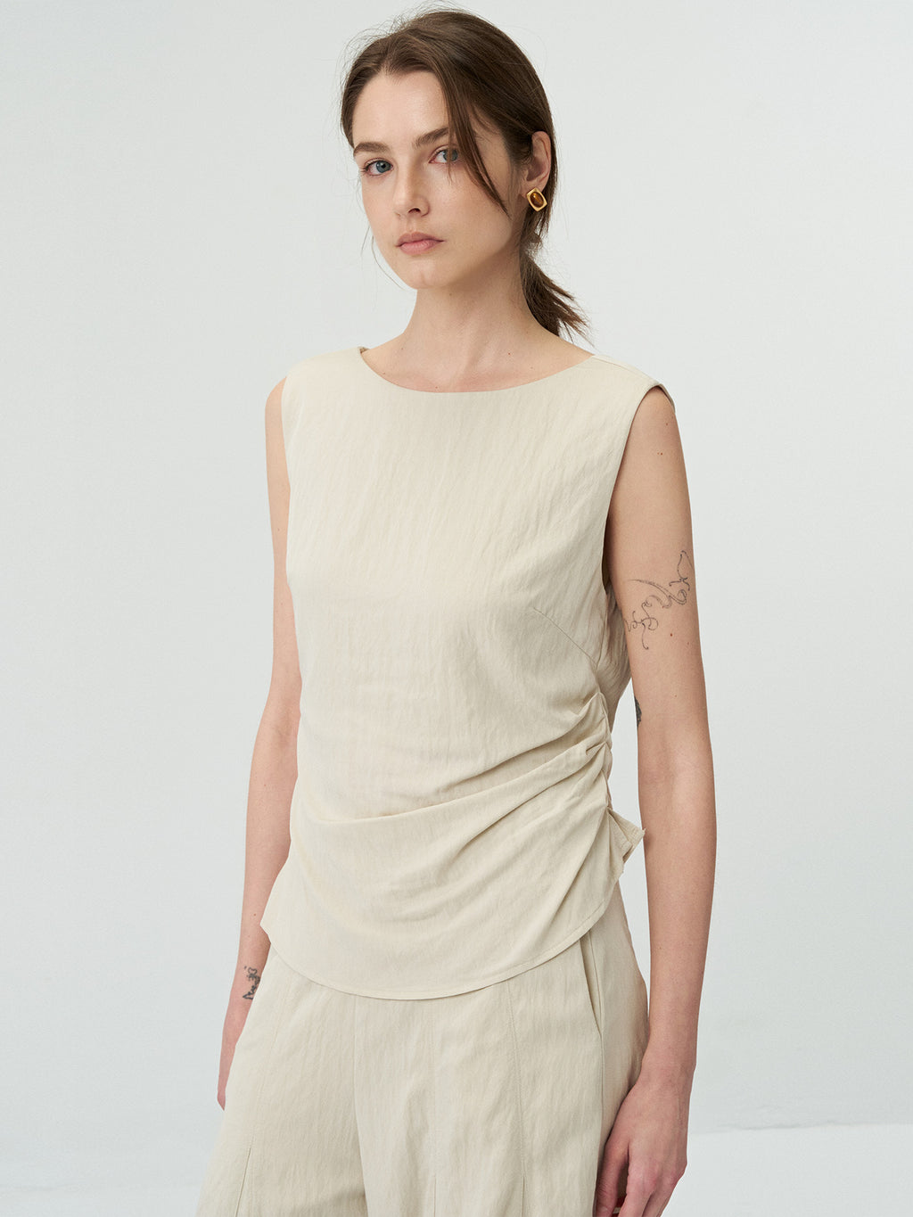 Crew Neck Sleeveless Hollow Back Side Ruched Tank Top