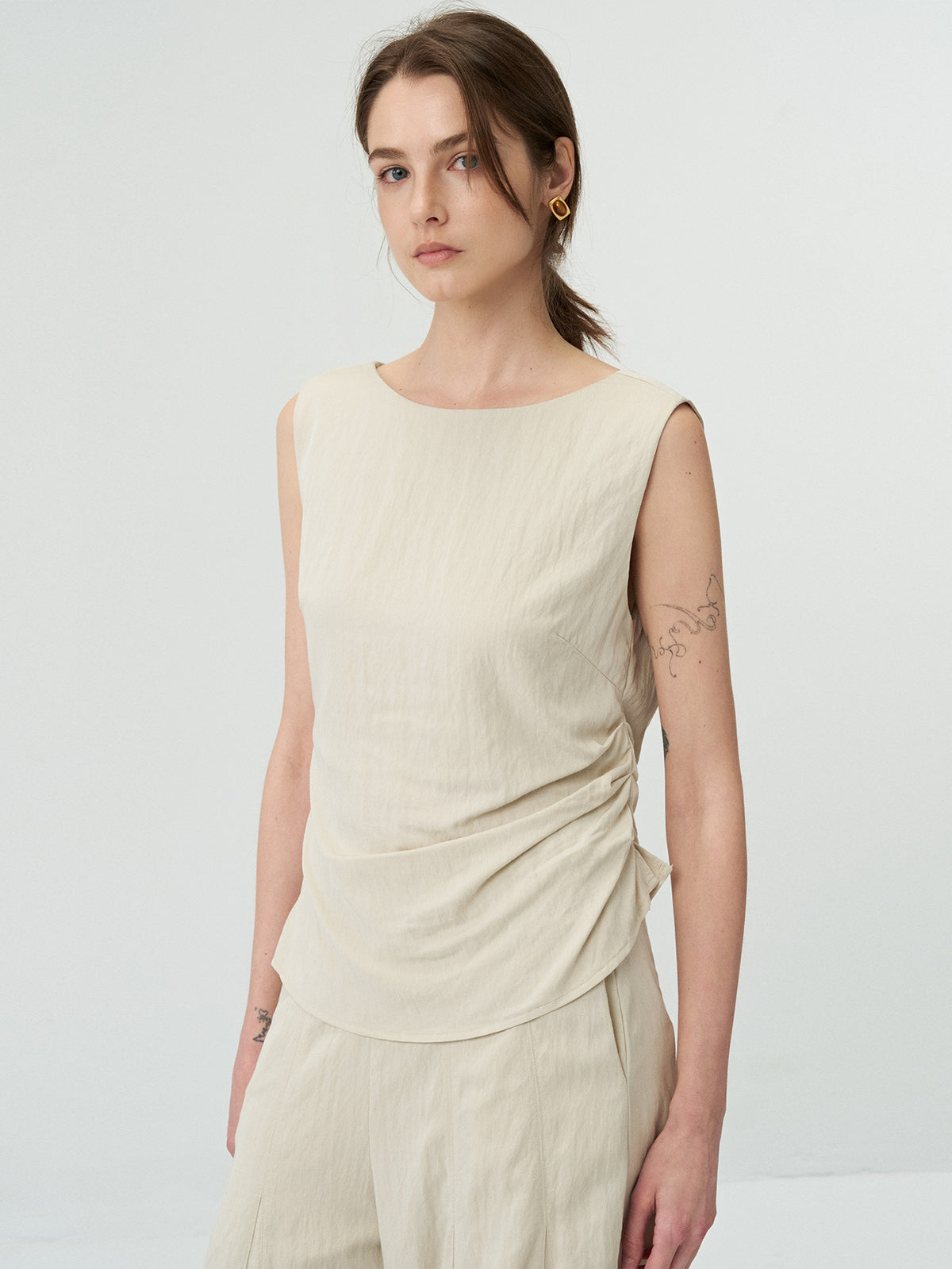 Crew Neck Sleeveless Hollow Back Side Ruched Tank Top