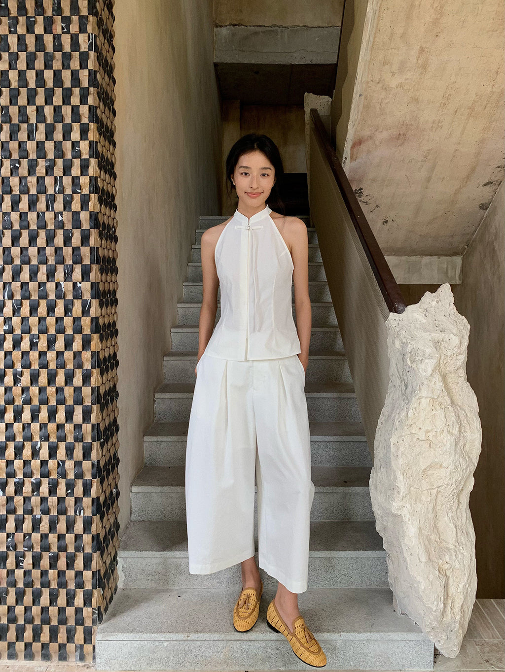 Minimalist Curved Pleated Lightweight Breathable Wide-leg Pants