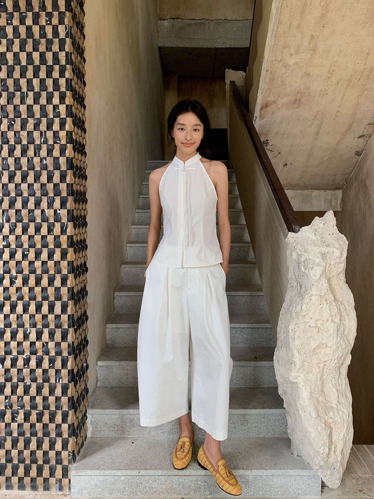 Minimalist Curved Pleated Lightweight Breathable Wide-leg Pants