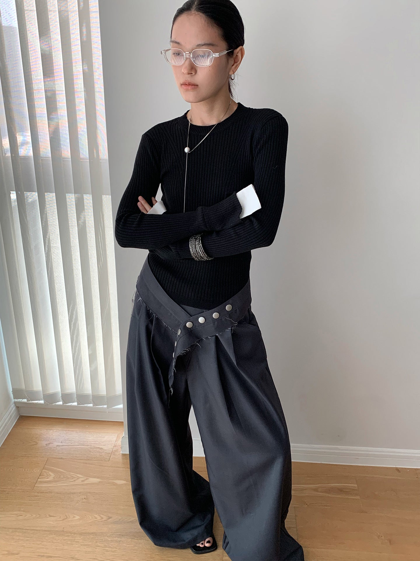 Crew Neck Ribbed Knit Top with Contrast Cuffs