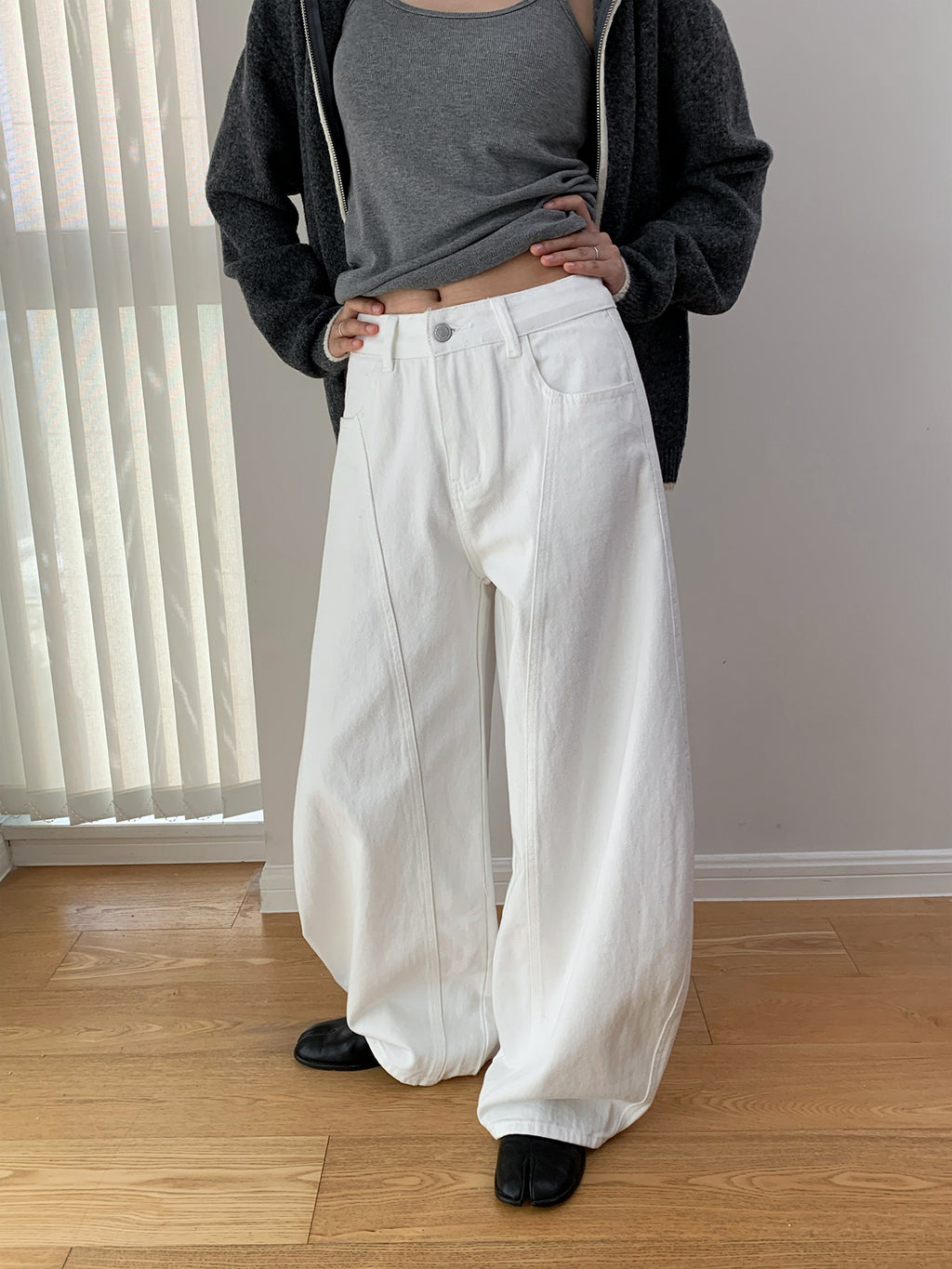Solid Color High-Waisted Curved Seam Wide Leg Jeans