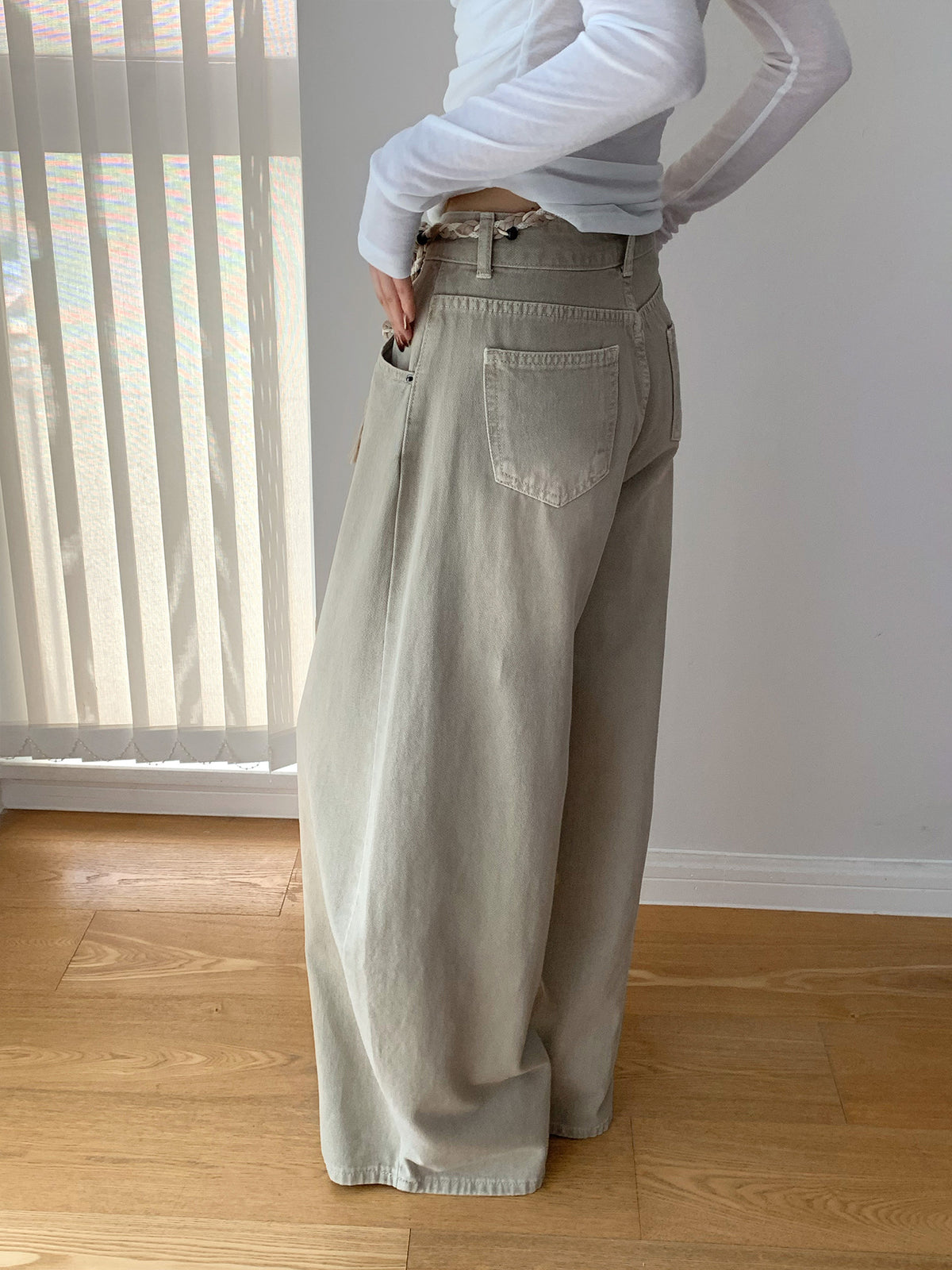 Wide-Leg Washed Baggy Jeans
