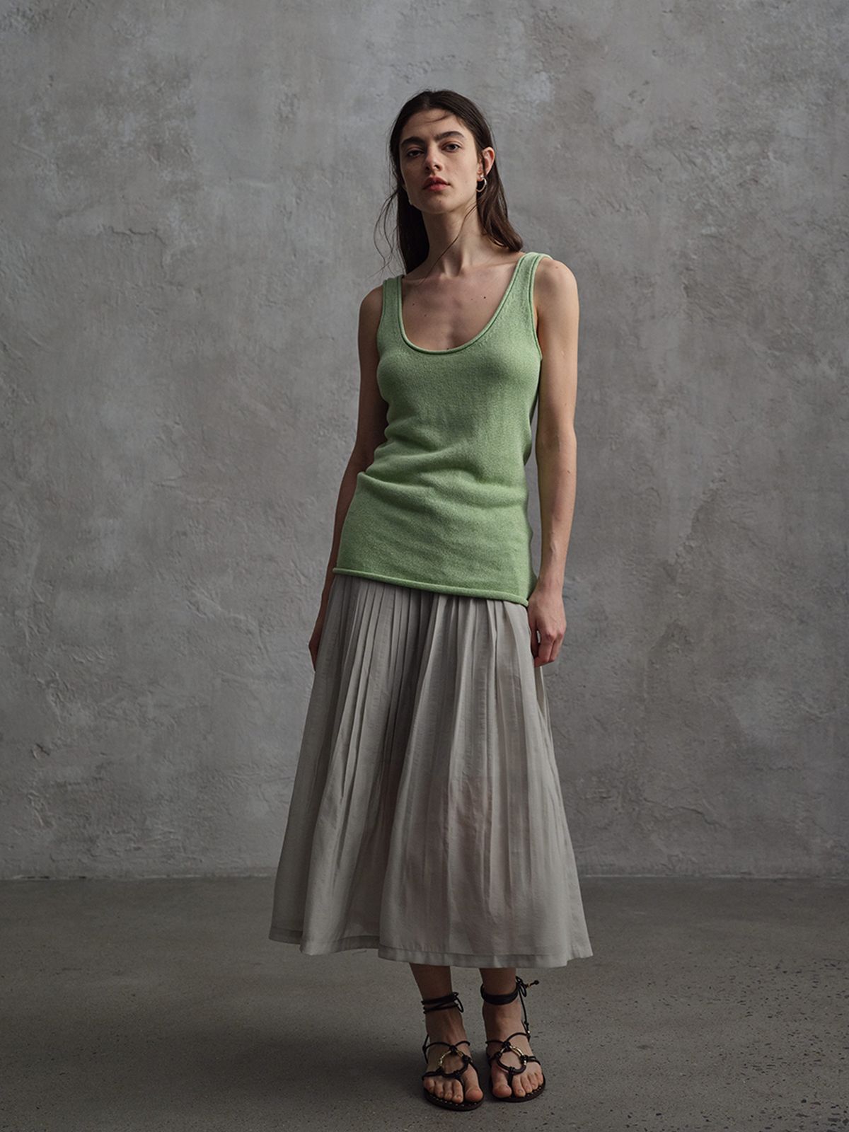 U-neck Open Back Yarn Thin Strap Tank Top