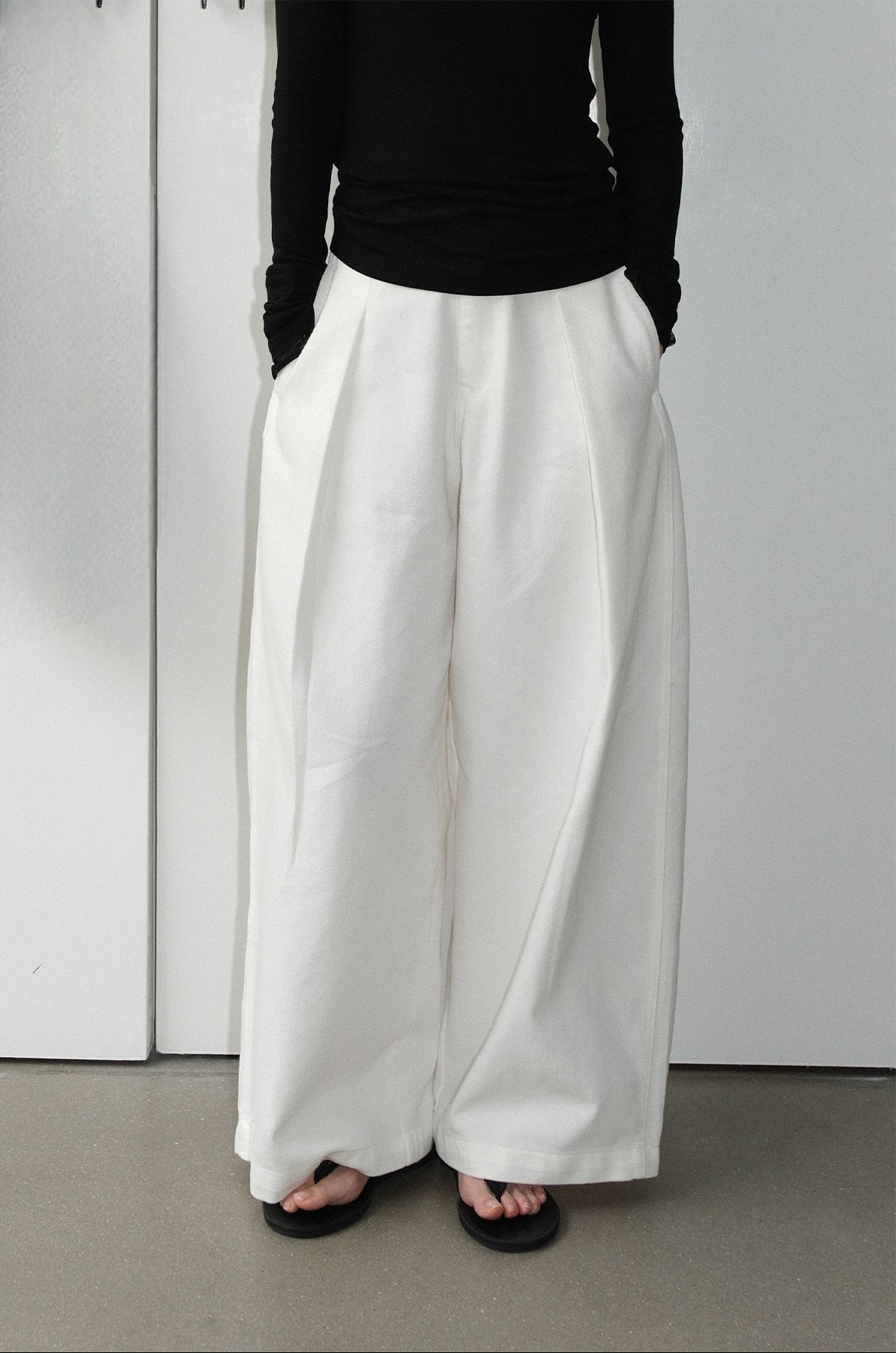Solid Color Pleated Wide-Leg Pants