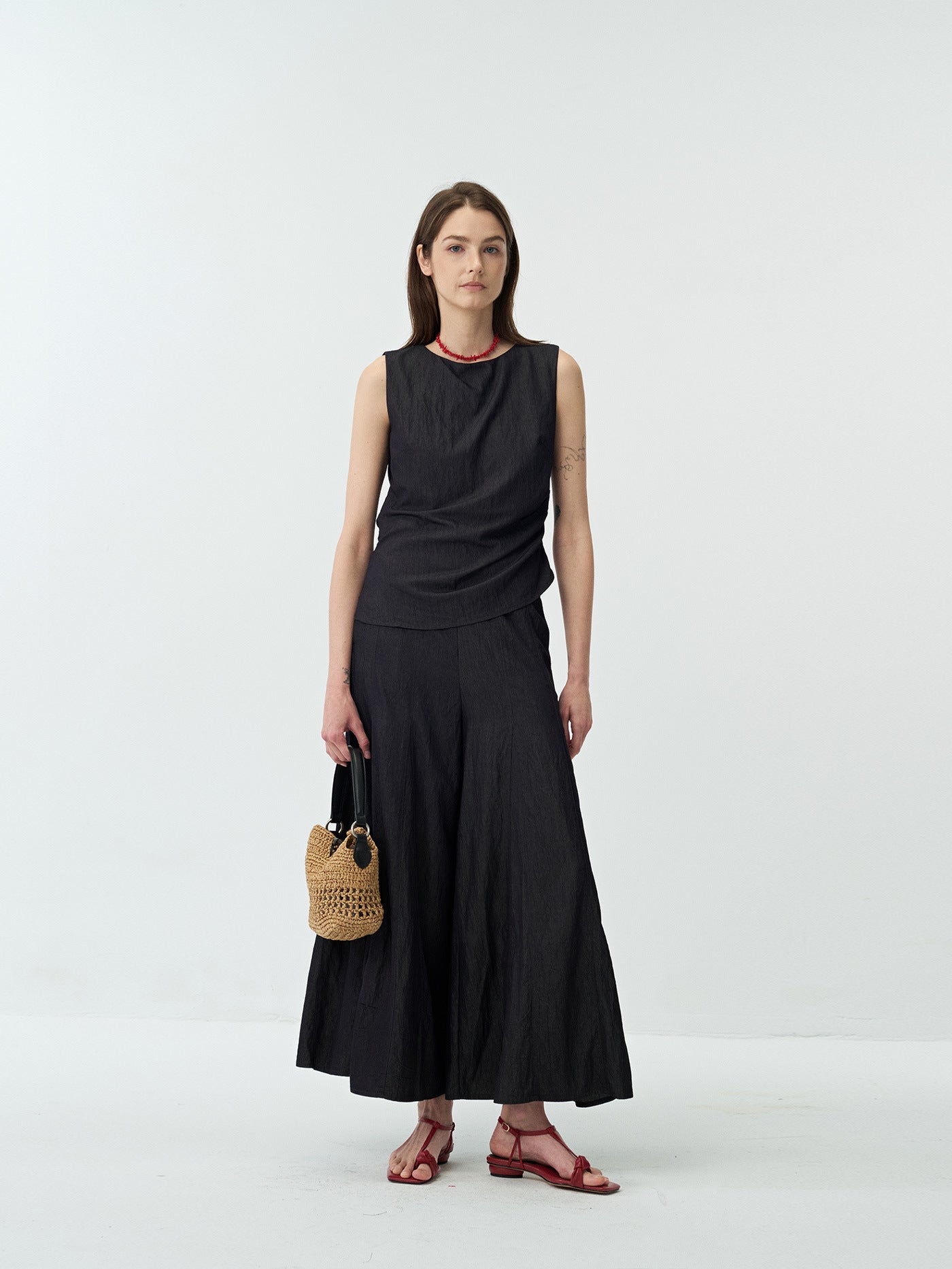 Crew Neck Sleeveless Hollow Back Side Ruched Tank Top
