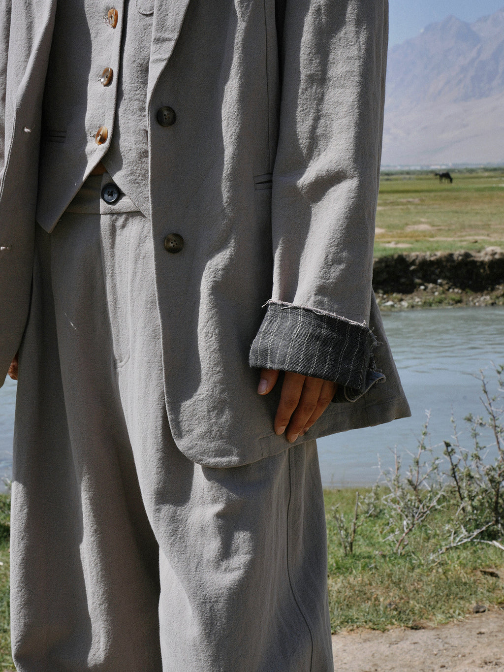 Stylish Folded Sleeve Linen Blazer