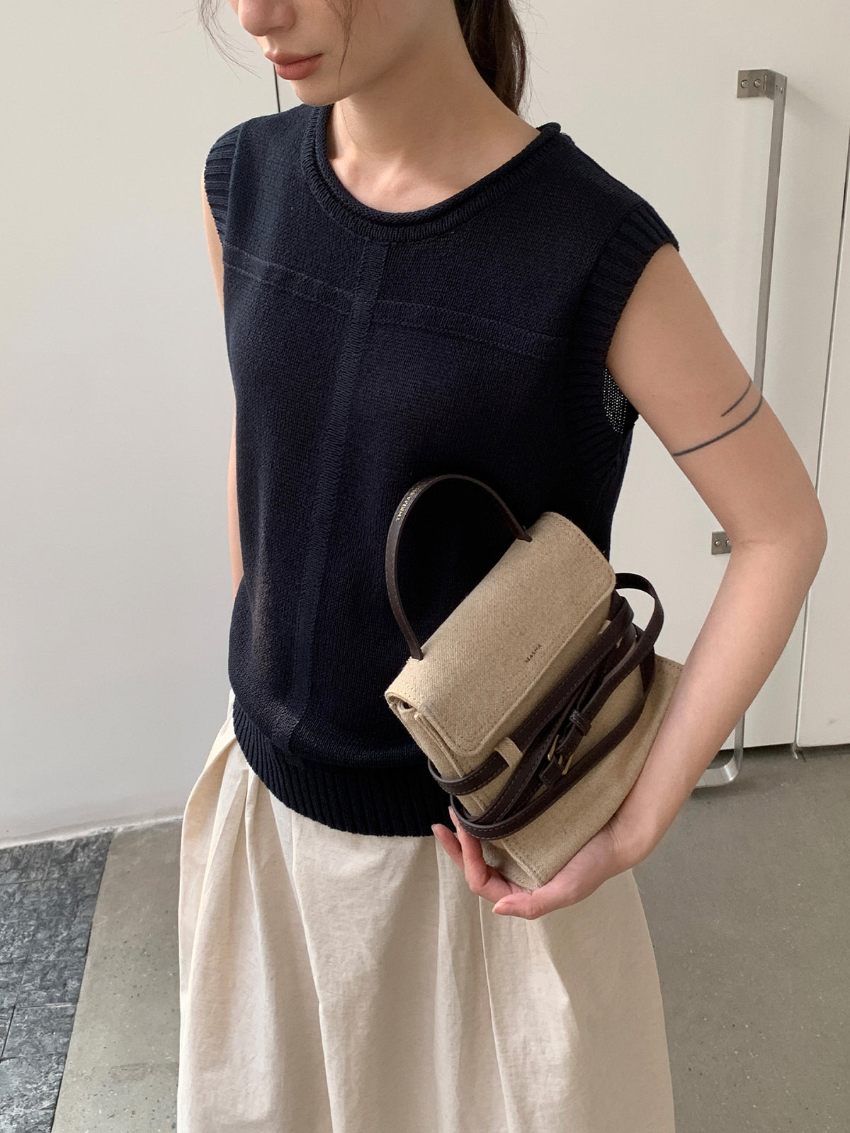 Linen Blend Roll-Neck Wool Sleeveless Knitwear Top