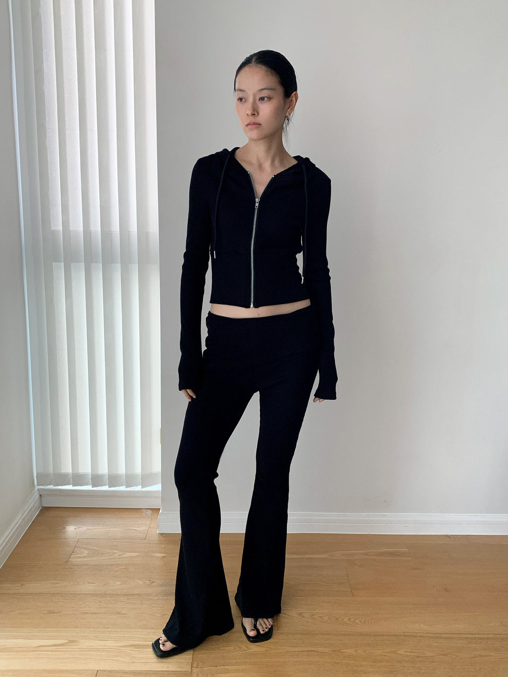 Ribbed Fitted Cropped Zip-Up Hoodie