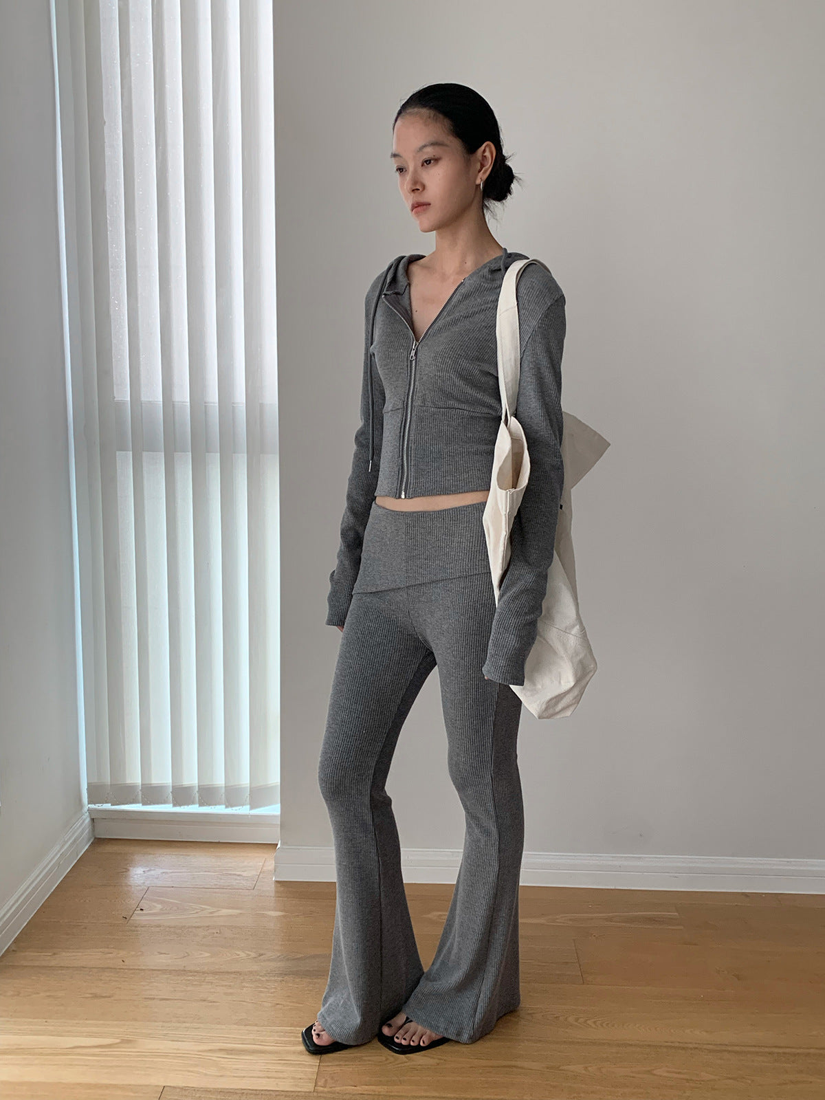 Ribbed Fitted Cropped Zip-Up Hoodie