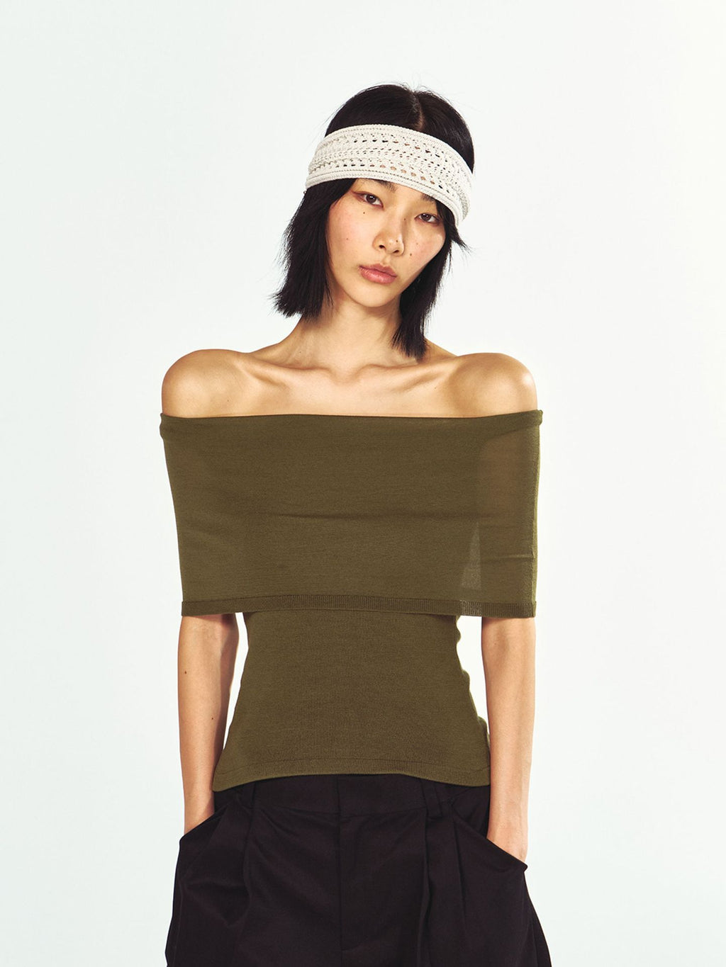 Woven Soft Off-shoulder Sleeveless Knit Top