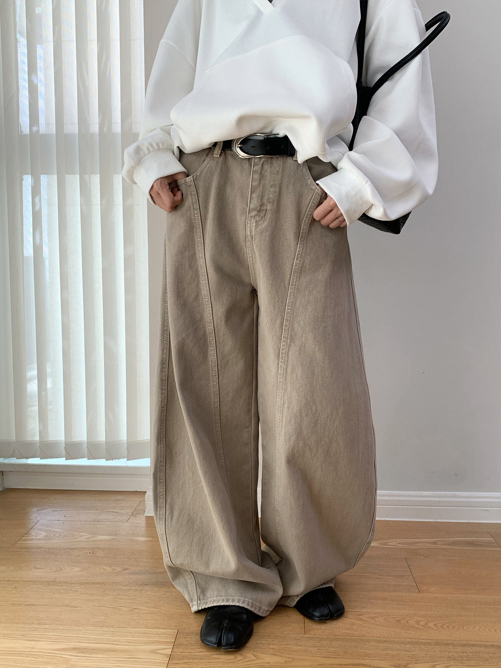 Solid Color High-Waisted Curved Seam Wide Leg Jeans