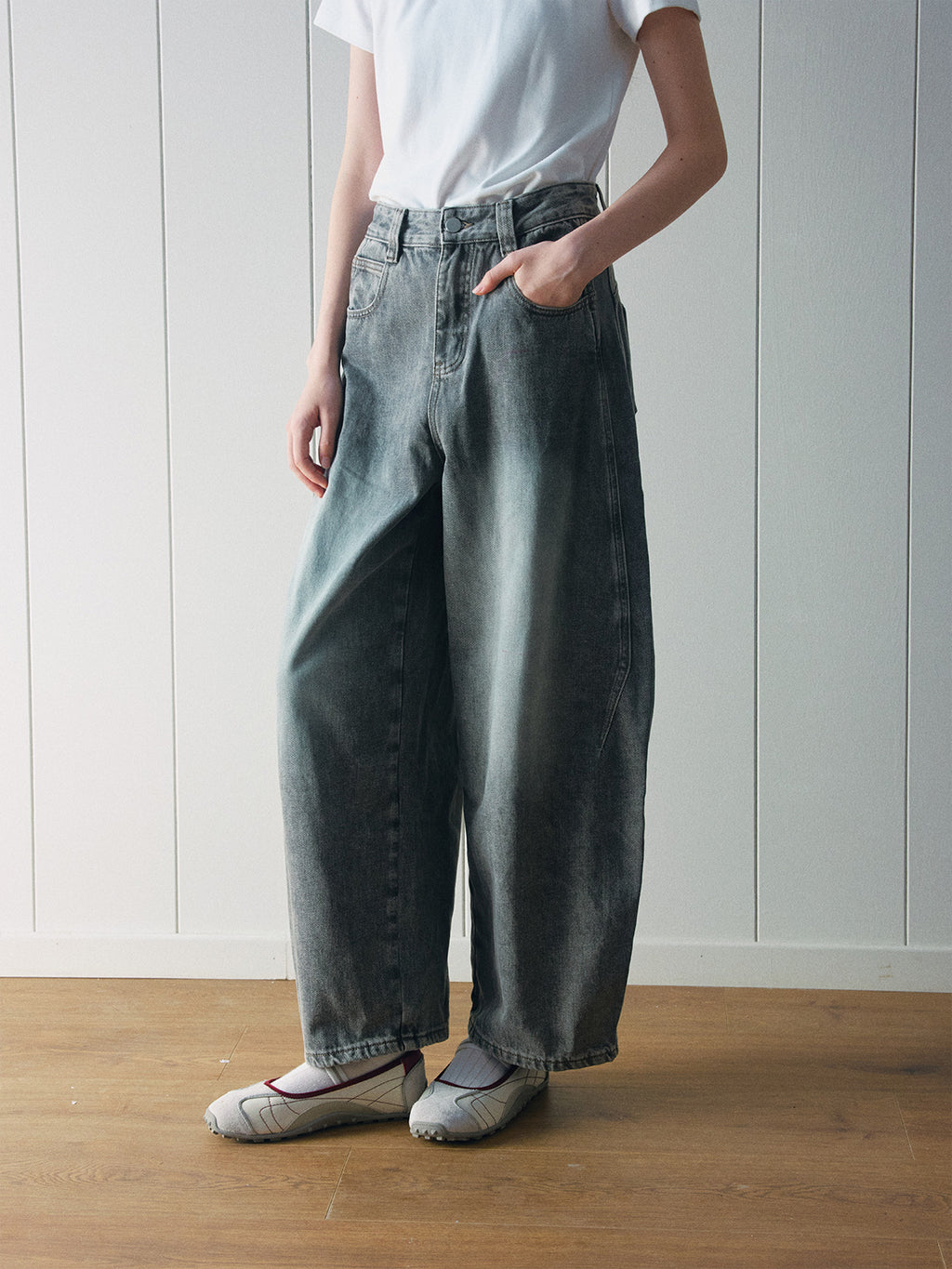 Classic High-waisted Washed Silhouette Jeans