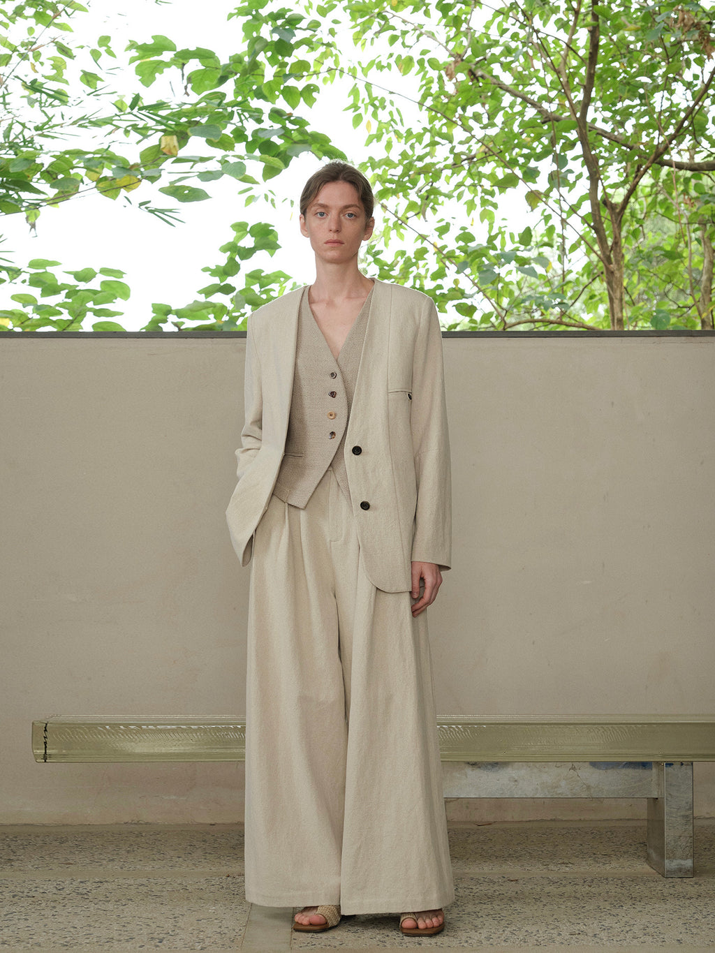 Relaxed Pleated Wide-Leg Linen Pants
