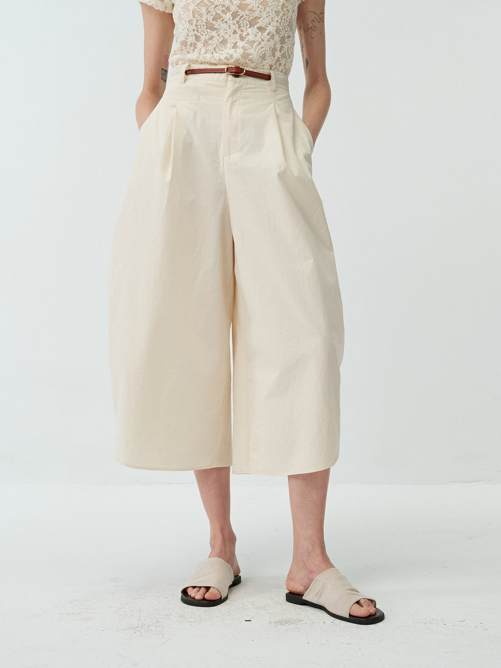 Minimalist Curved Pleated Lightweight Breathable Wide-leg Pants