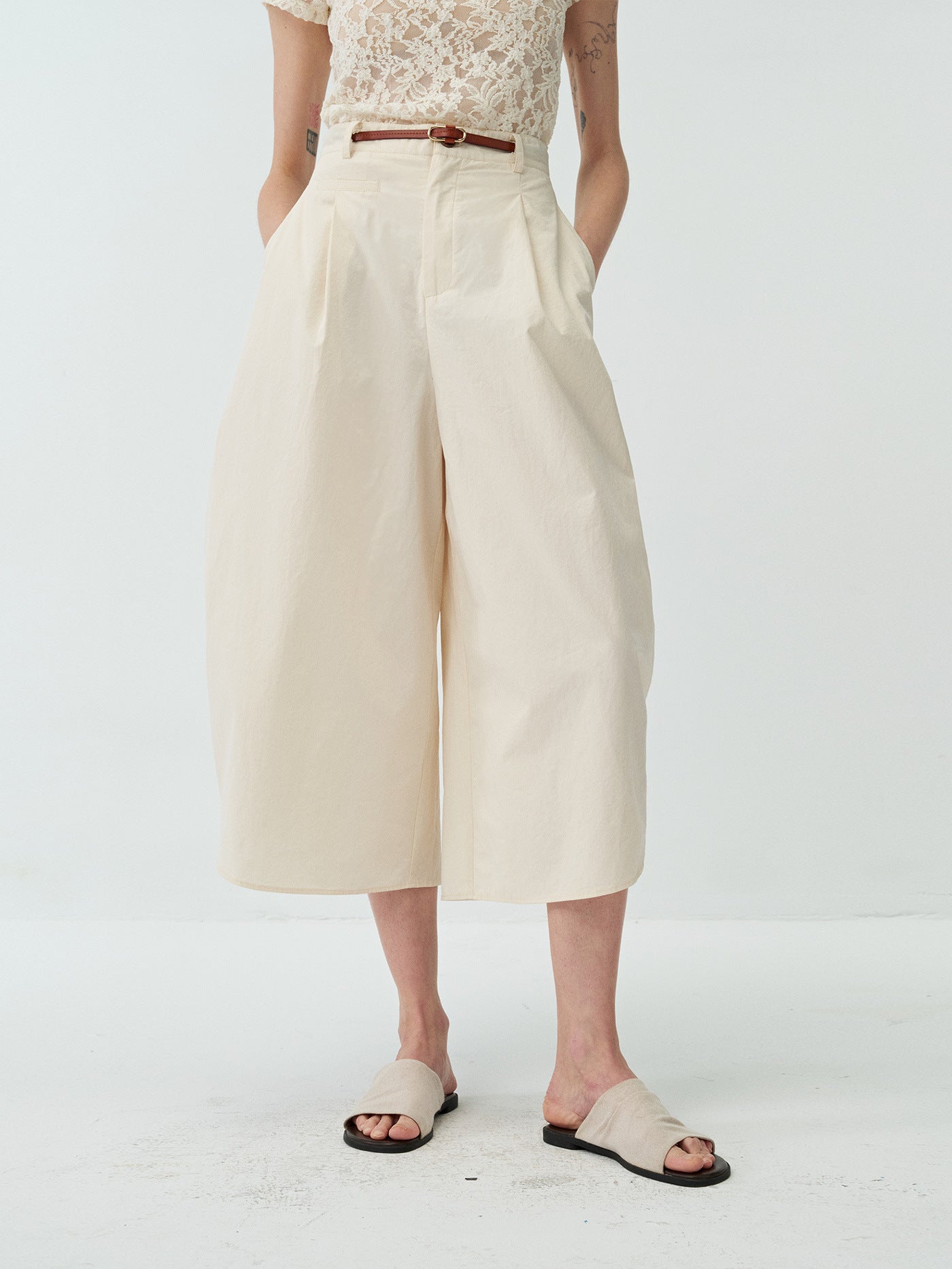 Minimalist Curved Pleated Lightweight Breathable Wide-leg Pants