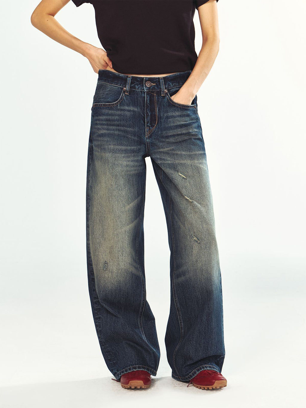 Wide-Leg Baggy Jeans