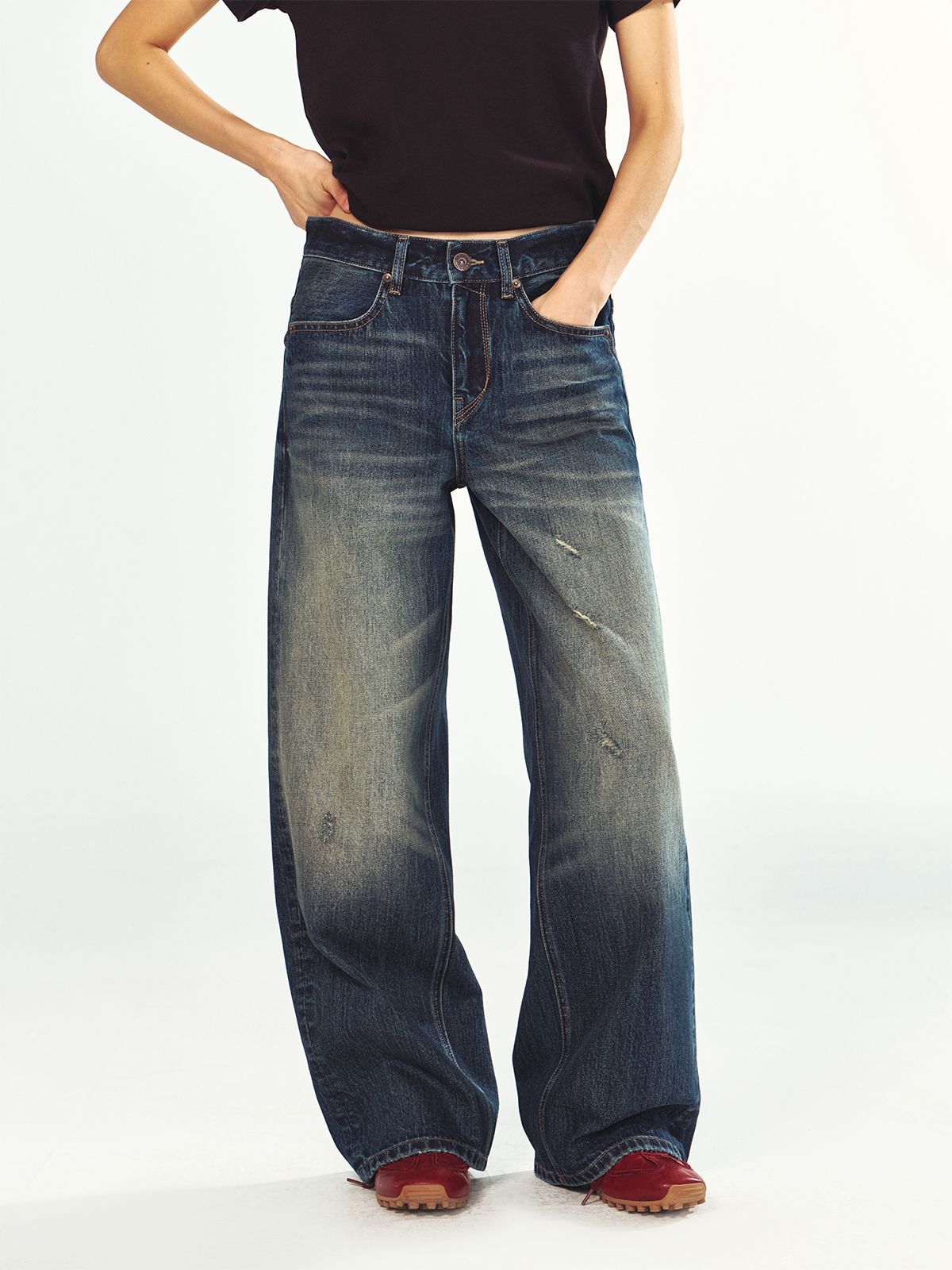 Wide-Leg Baggy Jeans