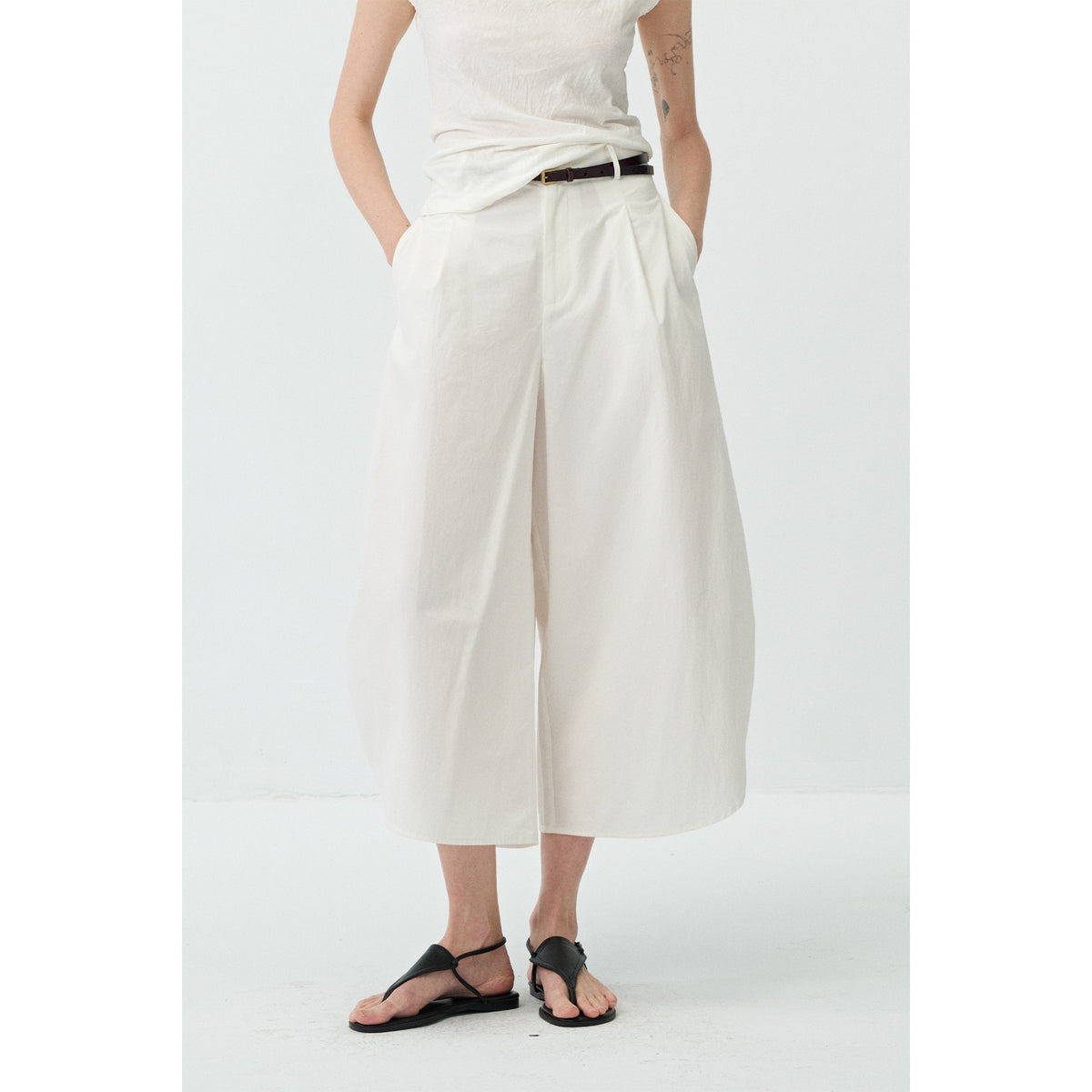 Minimalist Curved Pleated Lightweight Breathable Wide-leg Pants