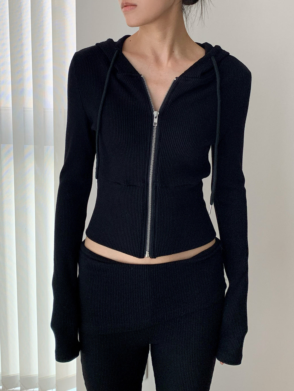 Ribbed Fitted Cropped Zip-Up Hoodie