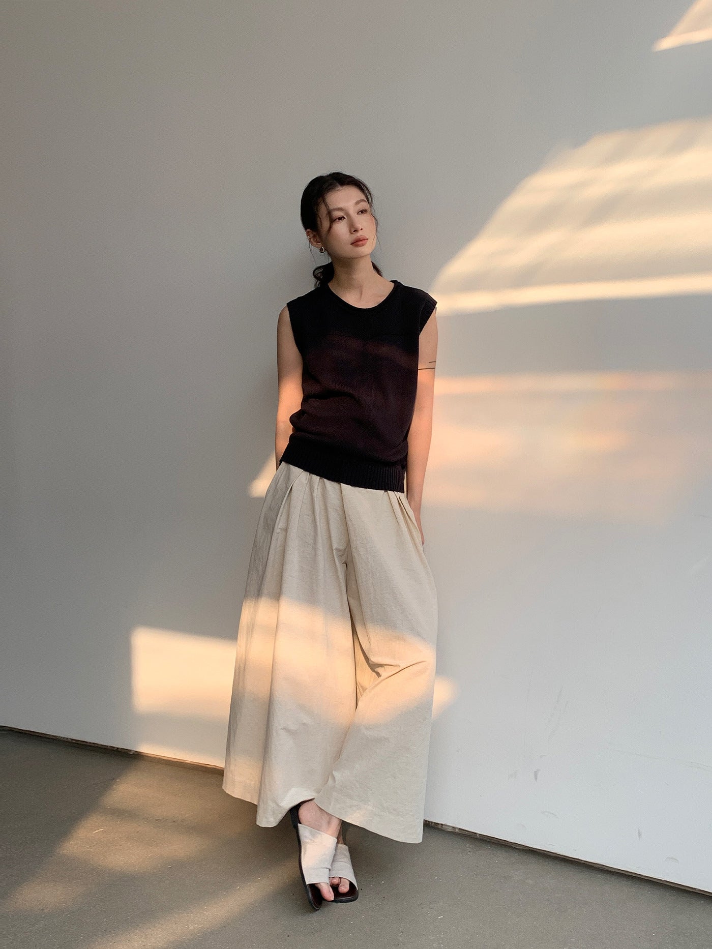 Linen Blend Roll-Neck Wool Sleeveless Knitwear Top