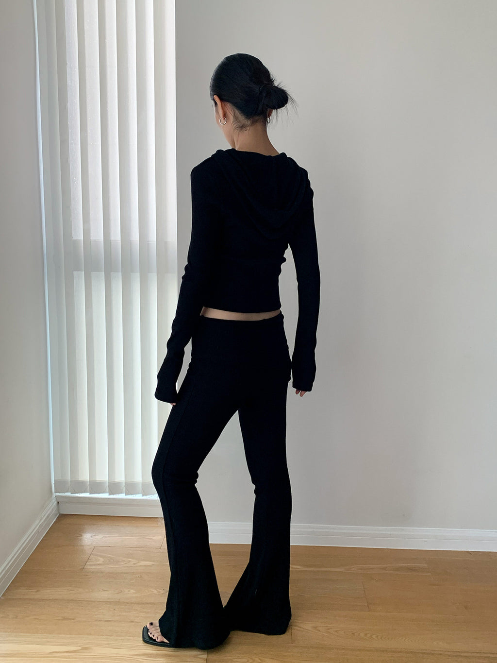 Ribbed Fitted Cropped Zip-Up Hoodie