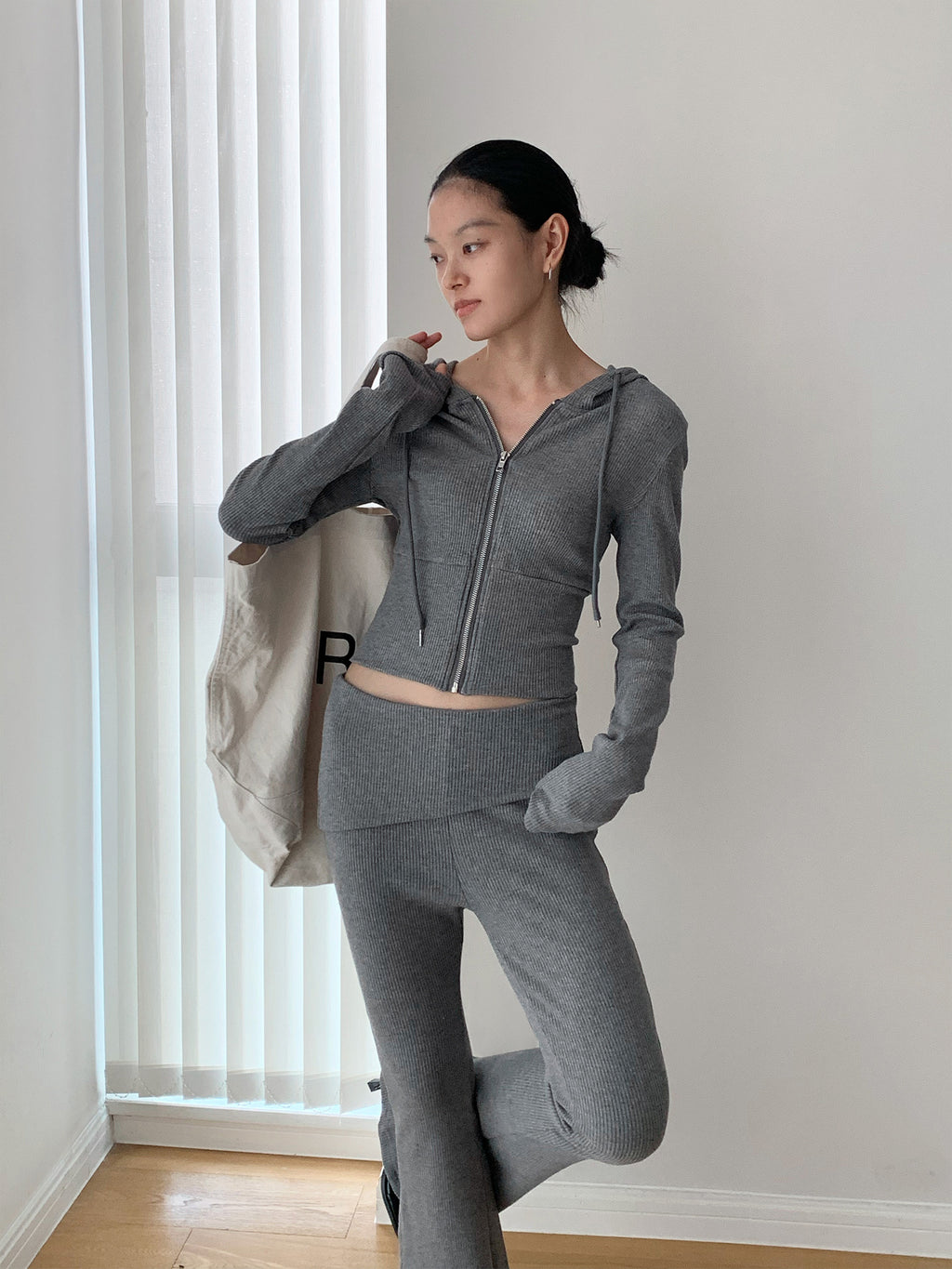 Ribbed Fitted Cropped Zip-Up Hoodie
