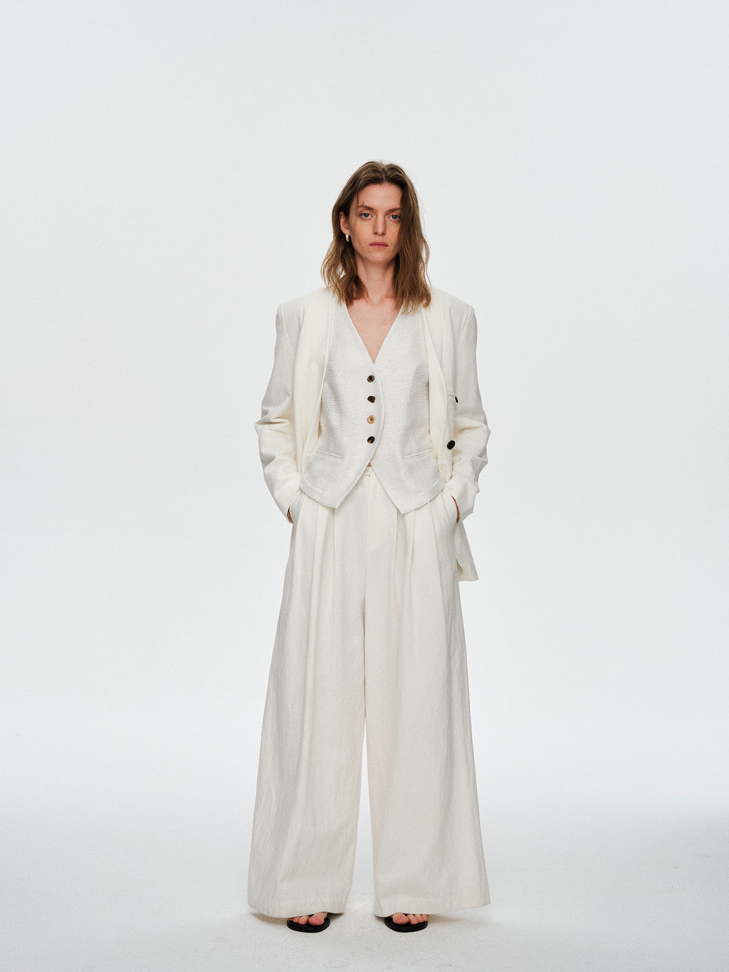 Relaxed Pleated Wide-Leg Linen Pants
