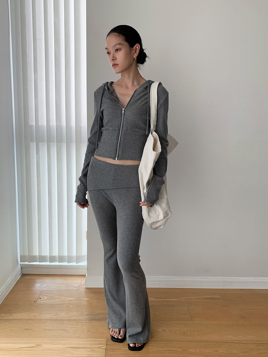 Ribbed Fitted Cropped Zip-Up Hoodie