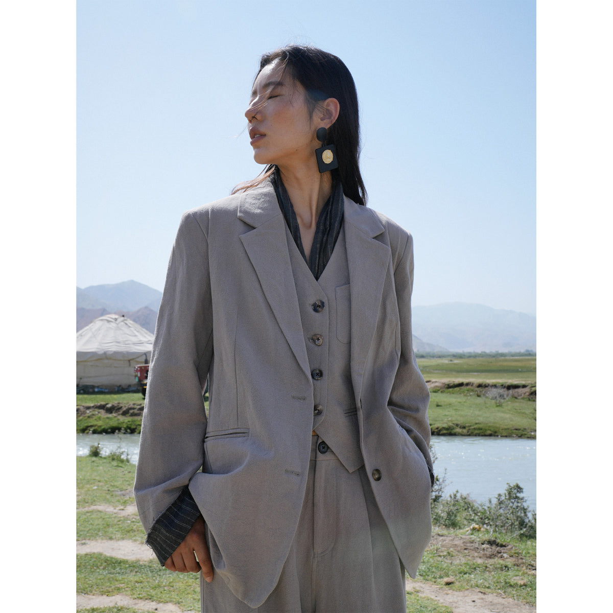 Stylish Folded Sleeve Linen Blazer