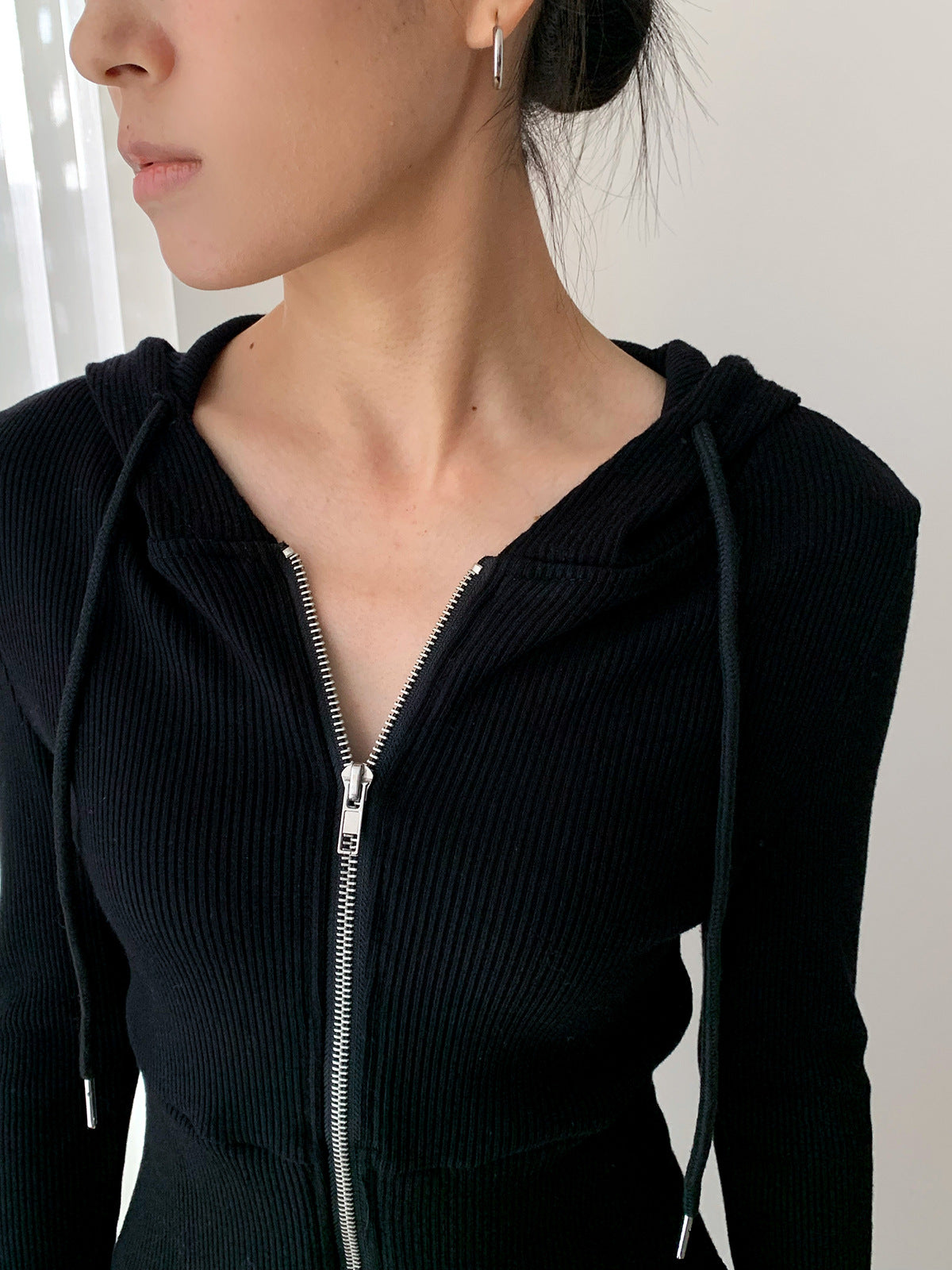 Ribbed Fitted Cropped Zip-Up Hoodie