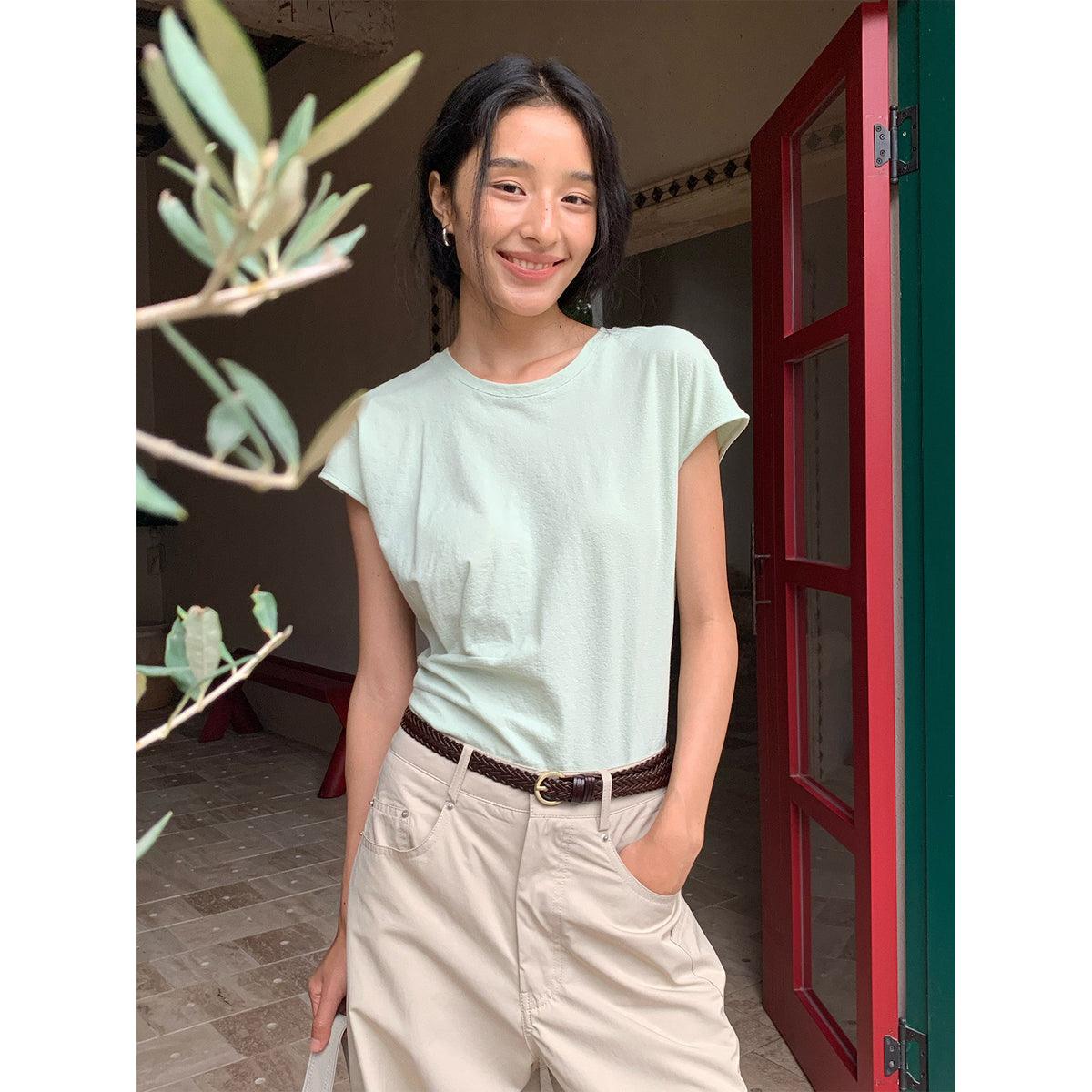 Minimalist Side Pleats Basic T-Shirt